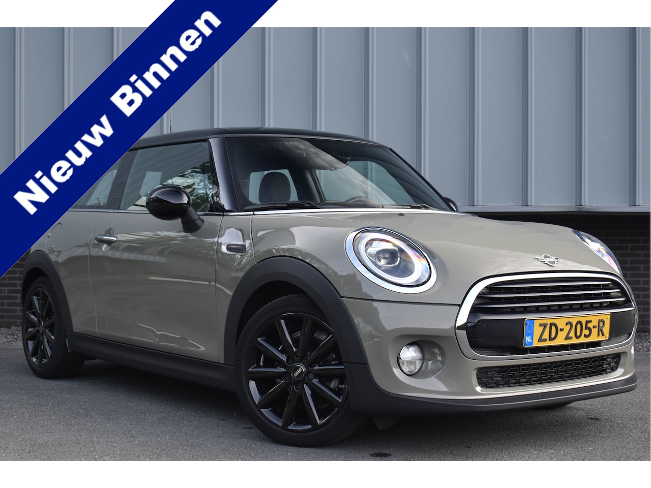 MINI 3-Deurs - 1.5 Cooper Chili | Xenon | Carplay | Navi | Sportstoelen - AutoWereld.nl