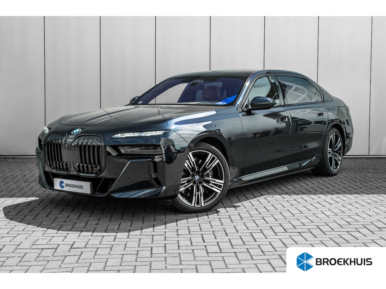 BMW i7 - xDrive60 106 kWh 545 PK | Skylounge Panorama Dak | Achteras besturing | Elektrische deuren - AutoWereld.nl