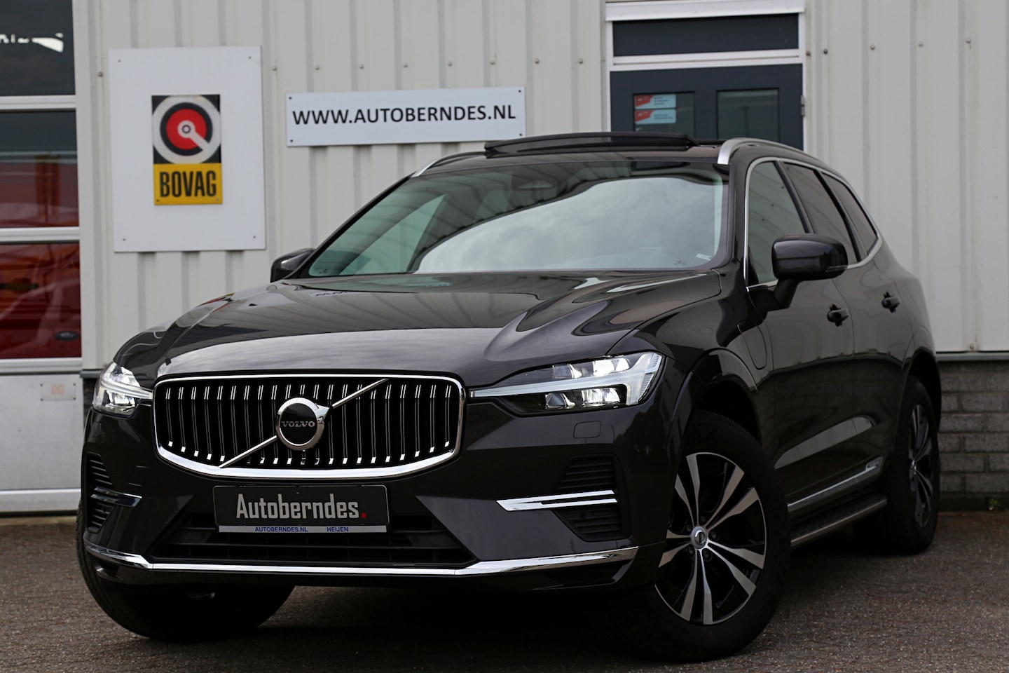 Volvo XC60 - 2.0 T6 Plug-in hybrid AWD Longe Range!*Perfect Volvo Onderh.*Elek. Trekhaak/Pano/Treeplank - AutoWereld.nl