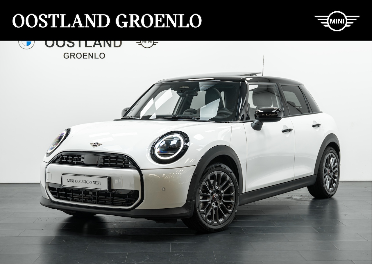 MINI 5-Deurs - Hatchback Cooper C Automaat / Classic / Pakket S / 17" U-Spoke grey - AutoWereld.nl
