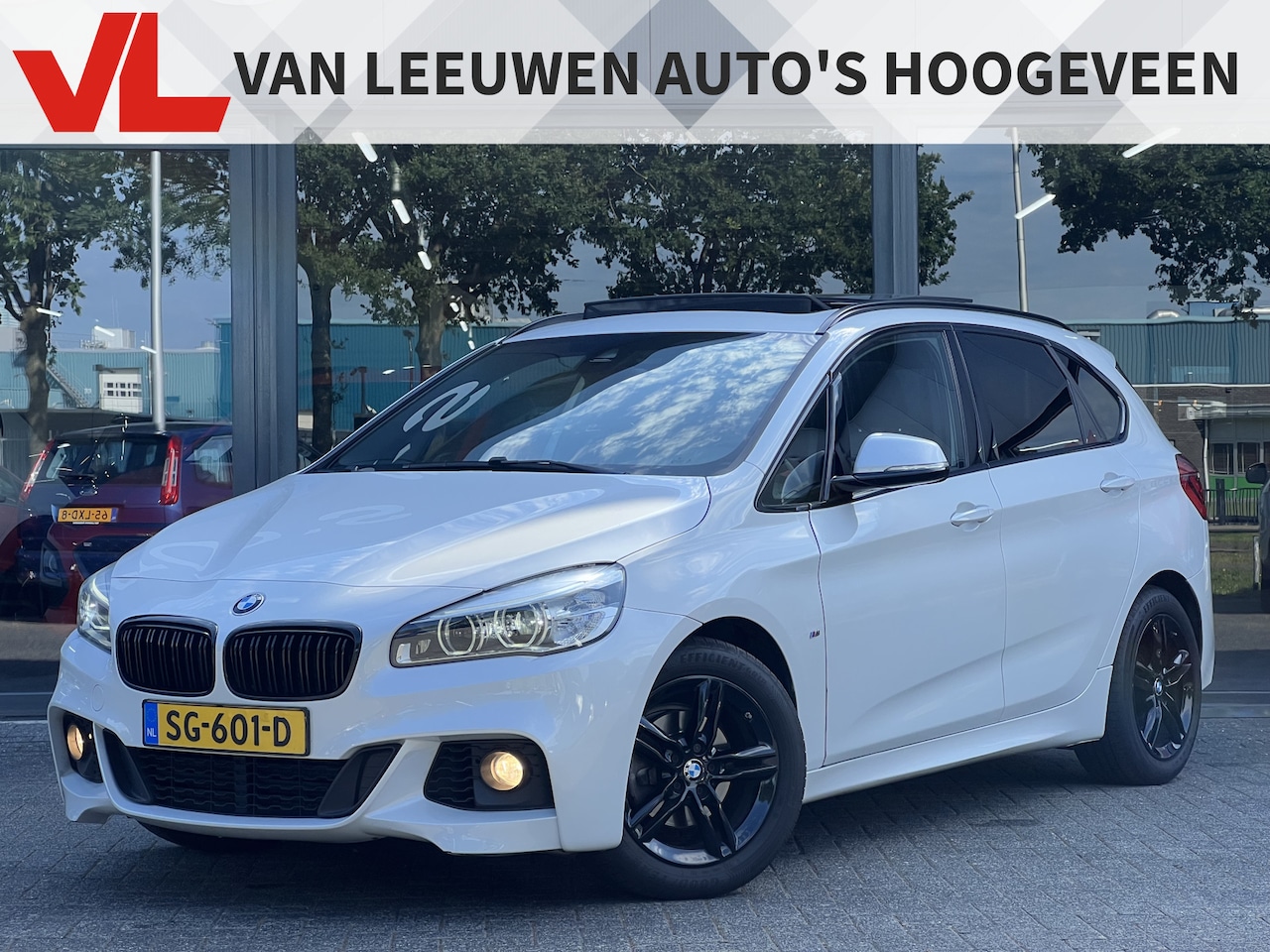 BMW 2-serie Active Tourer - 218i Executive | RIJKLAAR | Trekhaak | Pano | Navi - AutoWereld.nl