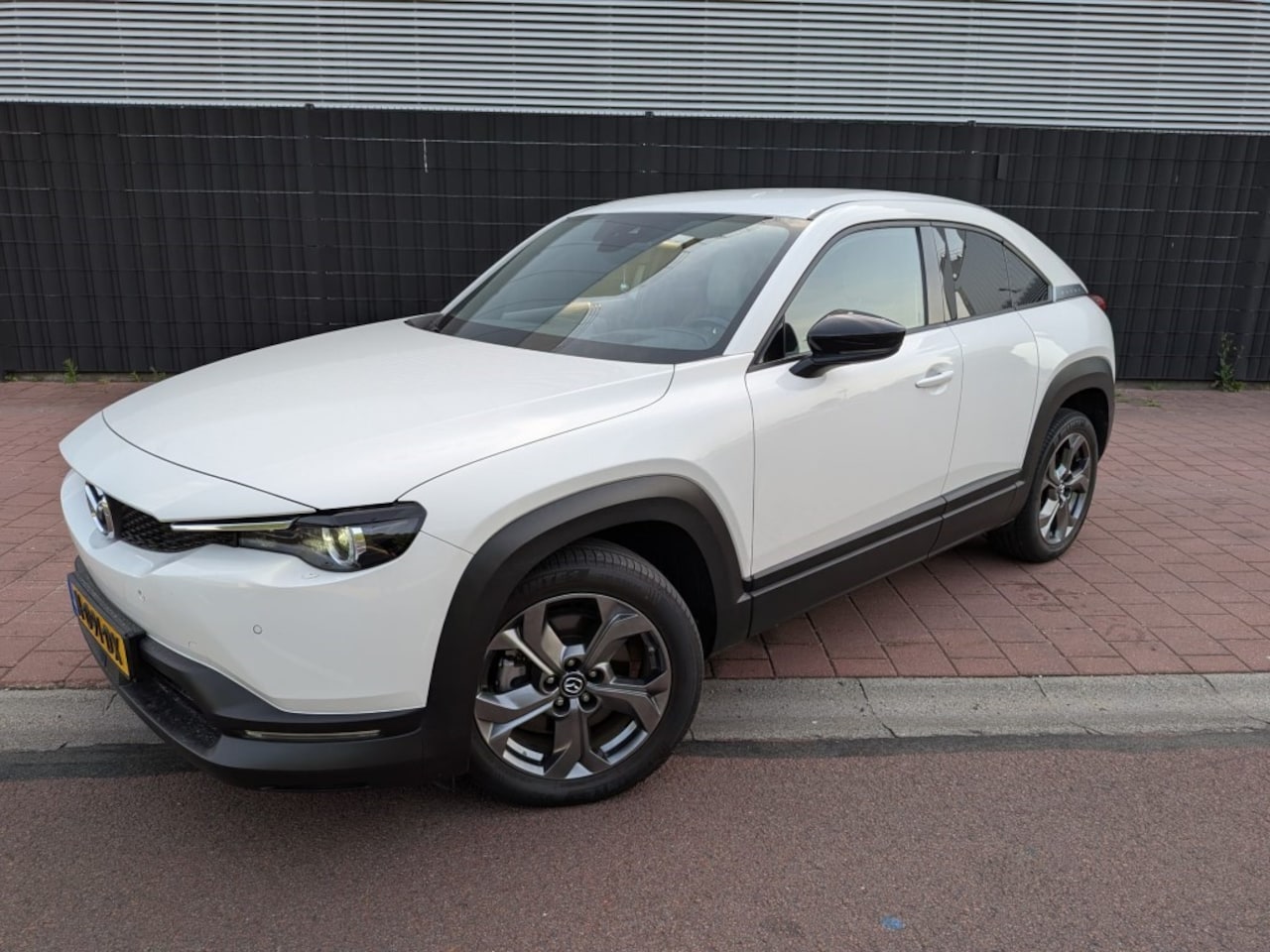 Mazda MX-30 - e-SkyActiv 145 First Edition 36 kWh - AutoWereld.nl