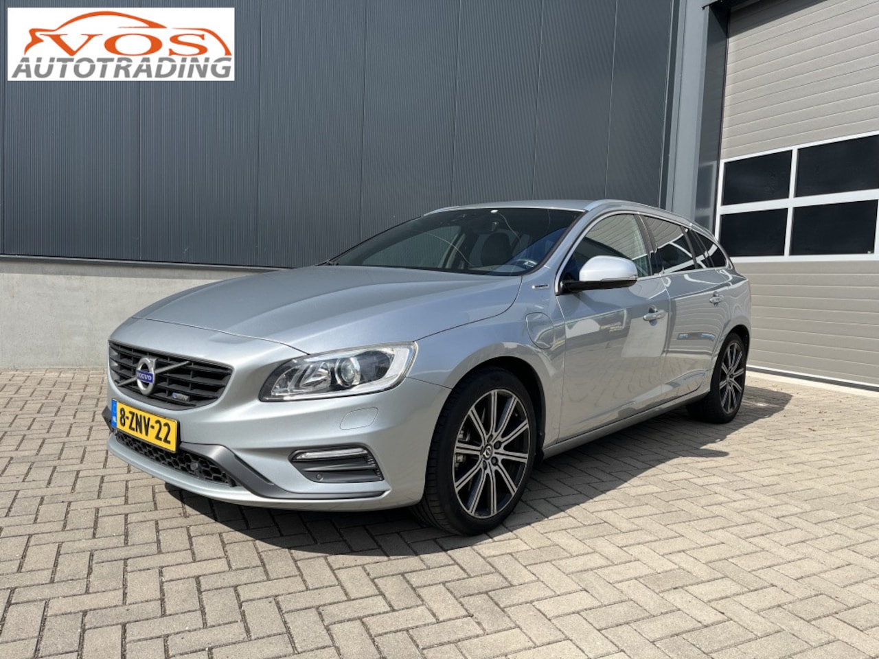 Volvo V60 - 2.4 D6 AWD Pl.in hybride R-Design - AutoWereld.nl