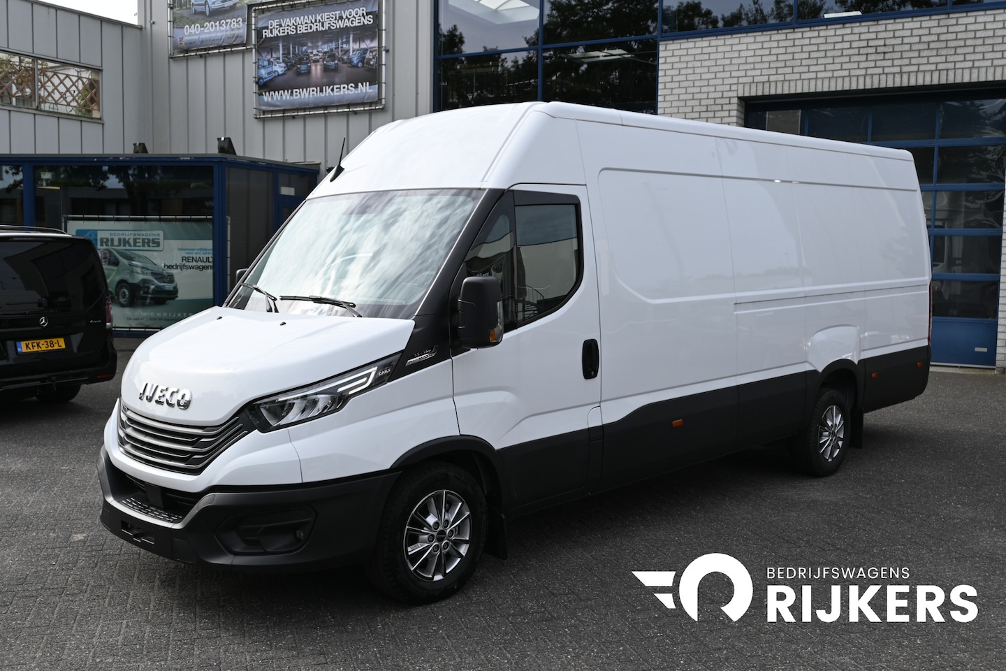 Iveco Daily - 35S18 L4H2 3.0 180 pk Hi-Matic LED, ACC, Geveerde stoel, Camera, Navigatie - AutoWereld.nl