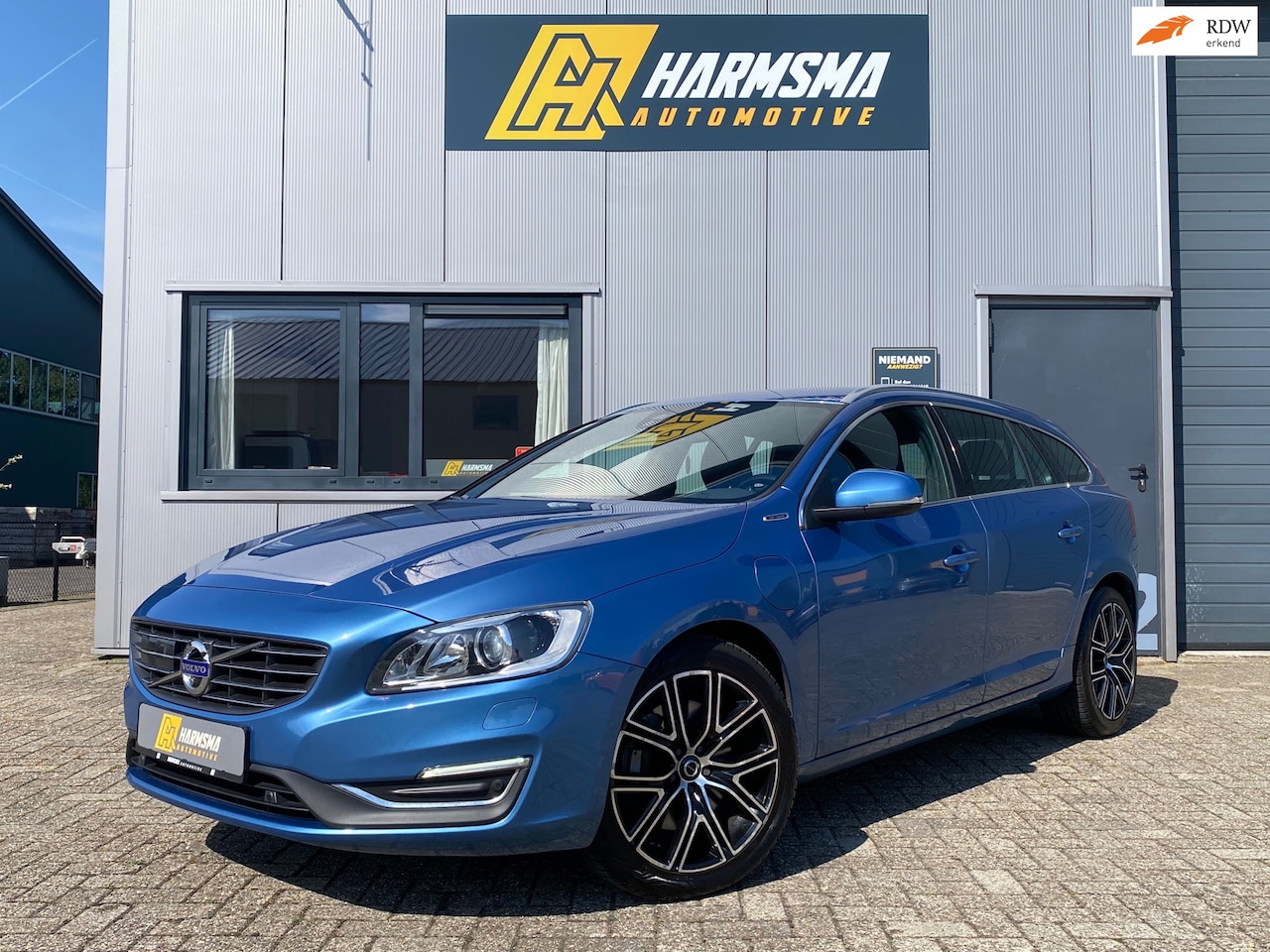 Volvo V60 - 2.4 D5 Twin Engine R-Design |Polestar|ACC|Carplay - AutoWereld.nl