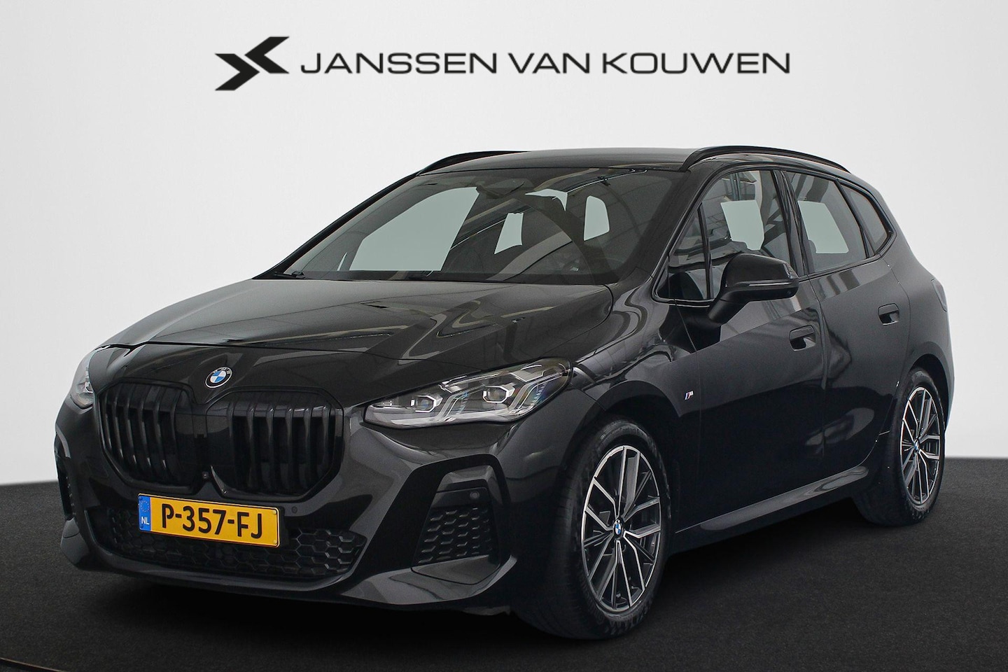 BMW 2-serie Active Tourer - 220i M Sport Trekhaak Leder Stoelverwarming 360-Camera - AutoWereld.nl