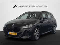 BMW 2-serie Active Tourer - 220i M Sport Trekhaak Leder Stoelverwarming 360-Camera