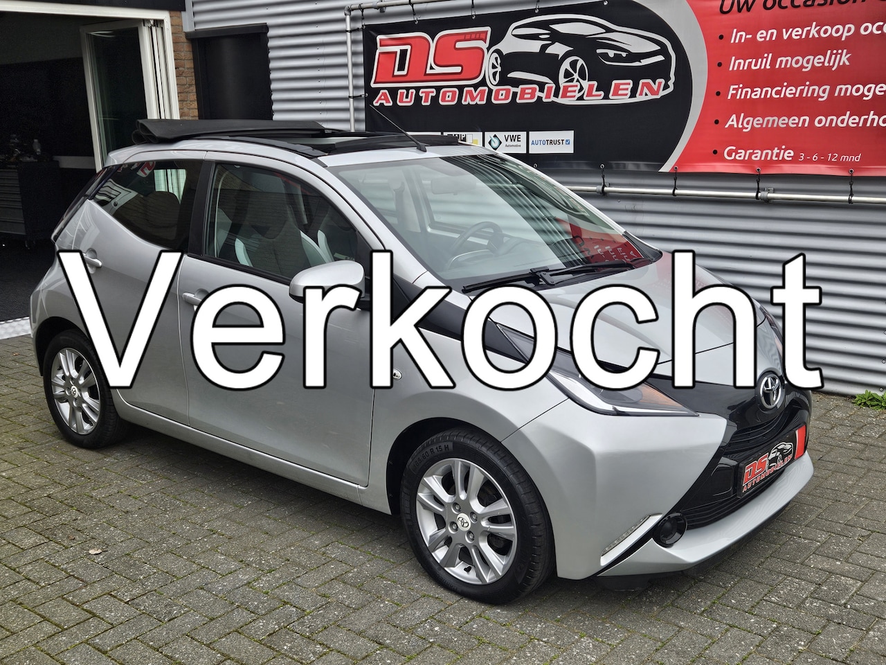 Toyota Aygo - 1.0 VVT-i x-play CABRIOLET  *** AIRCO-ELECTR.RAMEN-CV-SP.WIELEN ,etc,etc.*** - AutoWereld.nl
