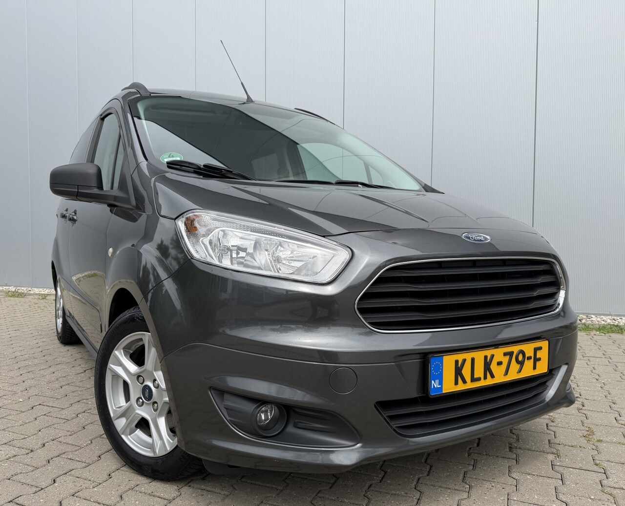 Ford Tourneo Courier - 1.0 Titanium 101PK 2016 Cruise | Trekhaak - AutoWereld.nl