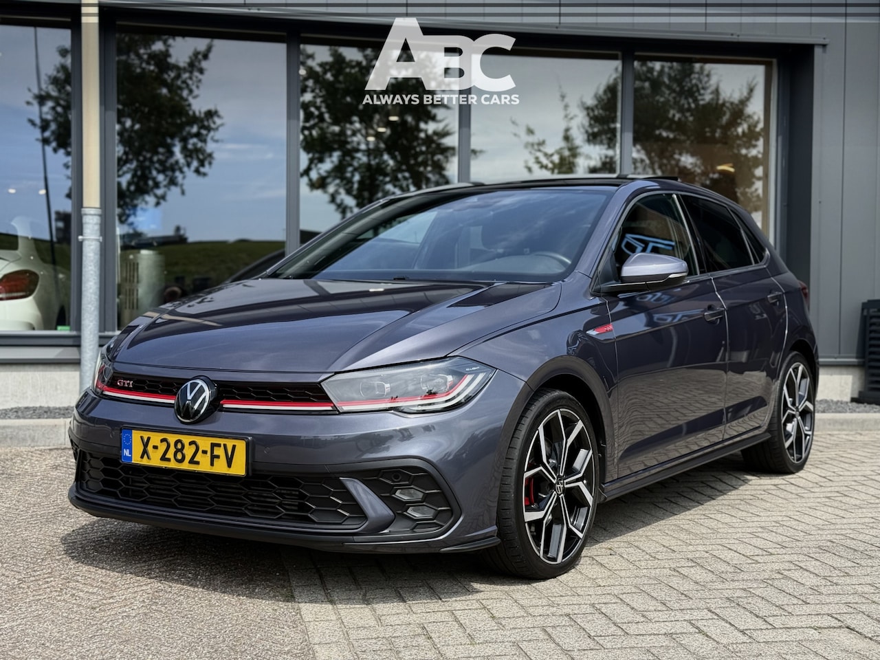 Volkswagen Polo - 2.0 TSI GTI Pano - AutoWereld.nl
