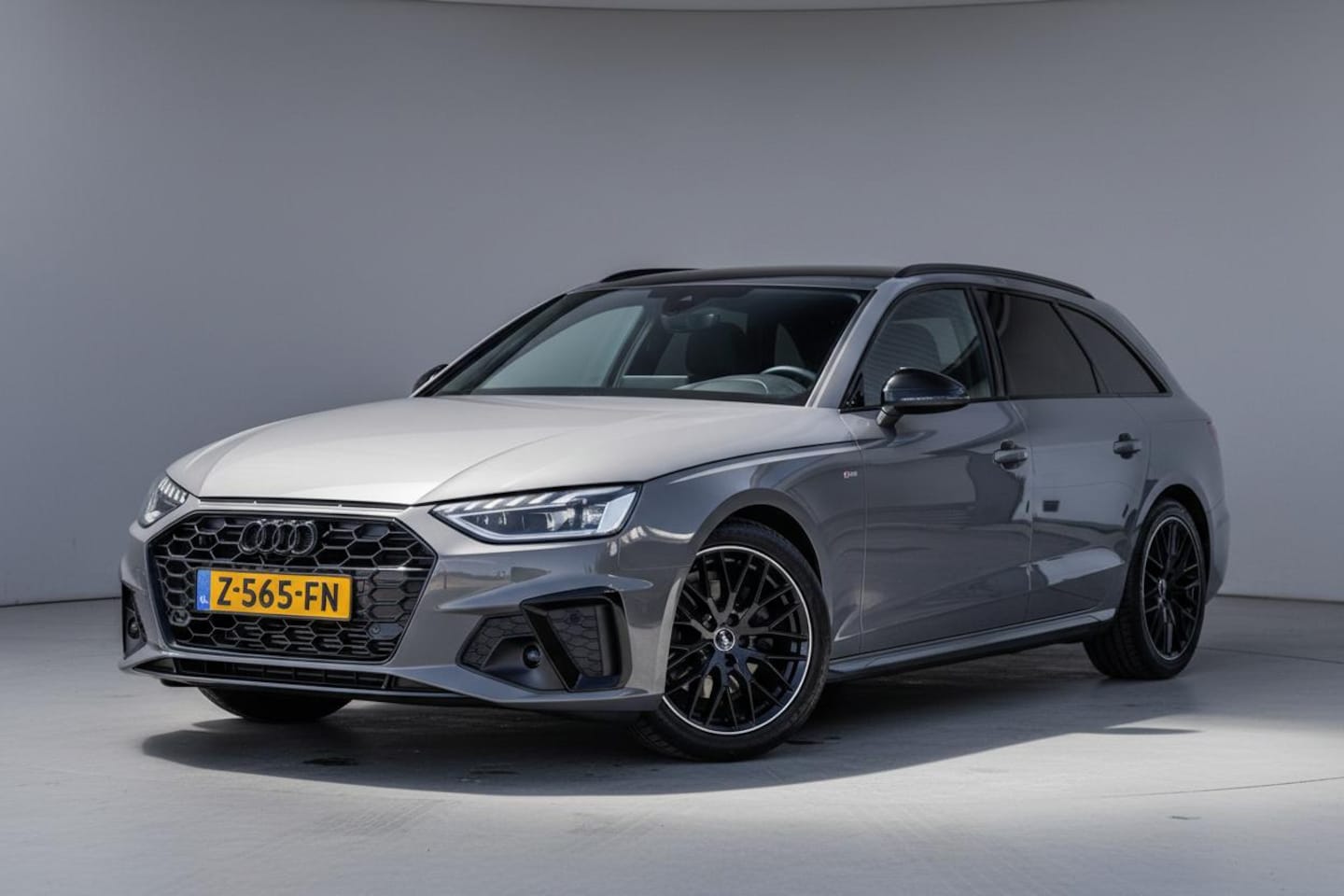 Audi A4 Avant - 2.0 35 TFSI S-Line Competition NL-auto|Matrix|Chronosgrijs|Elek-Trekhaak|ACC|Camera|Carpla - AutoWereld.nl