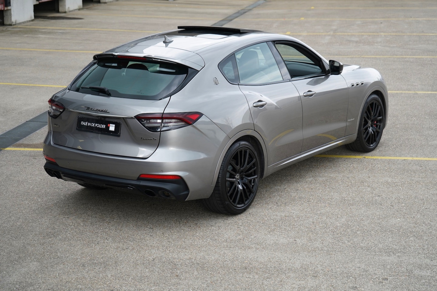 Maserati Levante - 3.0 V6 S AWD GranSport 3.0 V6 S AWD GranSport - AutoWereld.nl