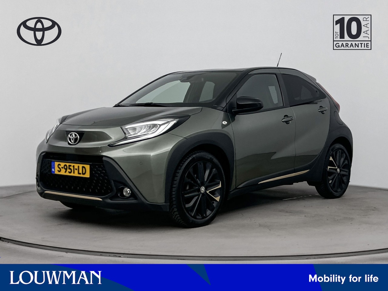 Toyota Aygo X - 1.0 VVT-i S-CVT Premium | Dealer Onderhouden | 1e Eigenaar | JBL | Keyless Entry/Start | C - AutoWereld.nl