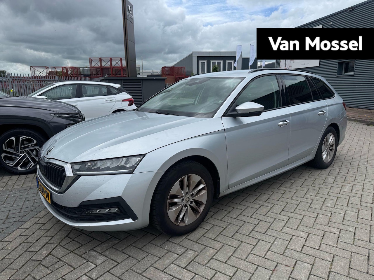 Skoda Octavia Combi - 1.0 TSI Business Edition | Apple Carplay / Android Auto | Privacy Glass | Lichtmetalen Vel - AutoWereld.nl