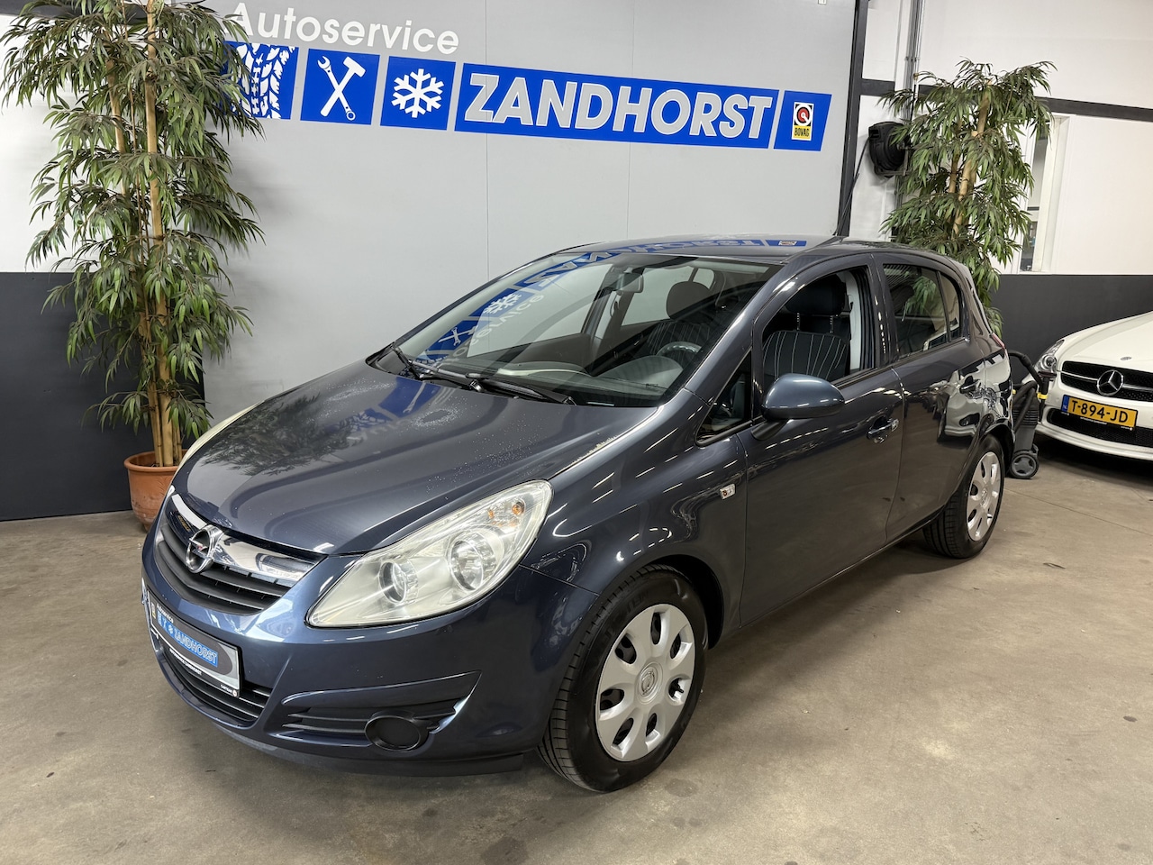 Opel Corsa - 1.2-16V Enjoy // Lage km stand // nwe APK !!! - AutoWereld.nl