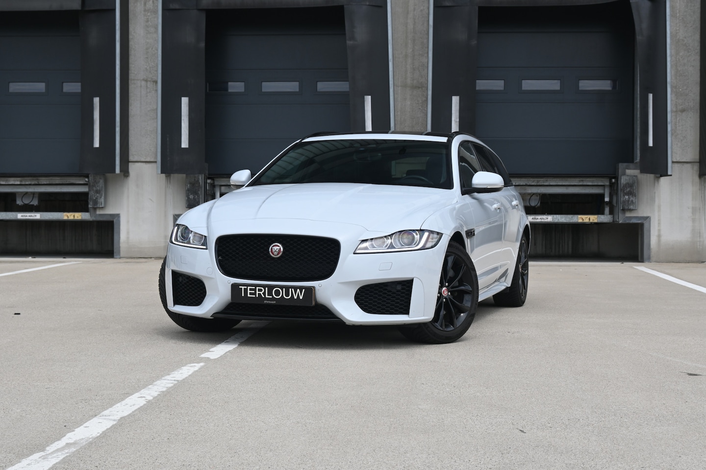 Jaguar XF Sportbrake - 2.0t Chequered Flag 2.0t Chequered Flag - AutoWereld.nl