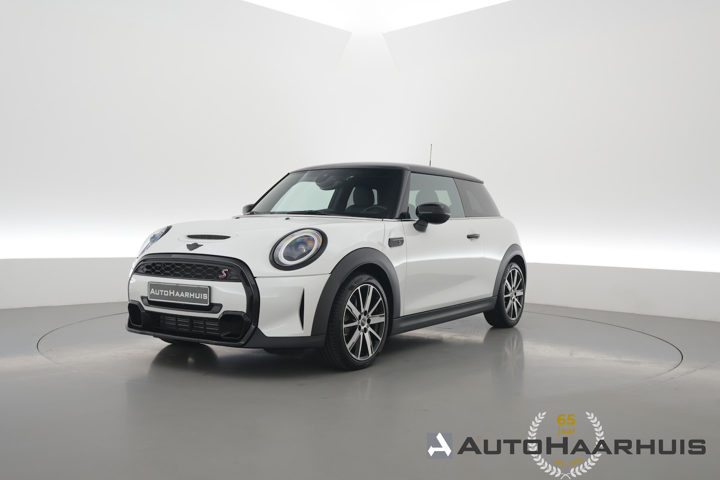 MINI 3-Deurs - 2.0 Cooper S Classic | Rijklaar! | Dig. Cockpit | Stoelverw. | Camera+PDC | Sfeerverl. | P - AutoWereld.nl