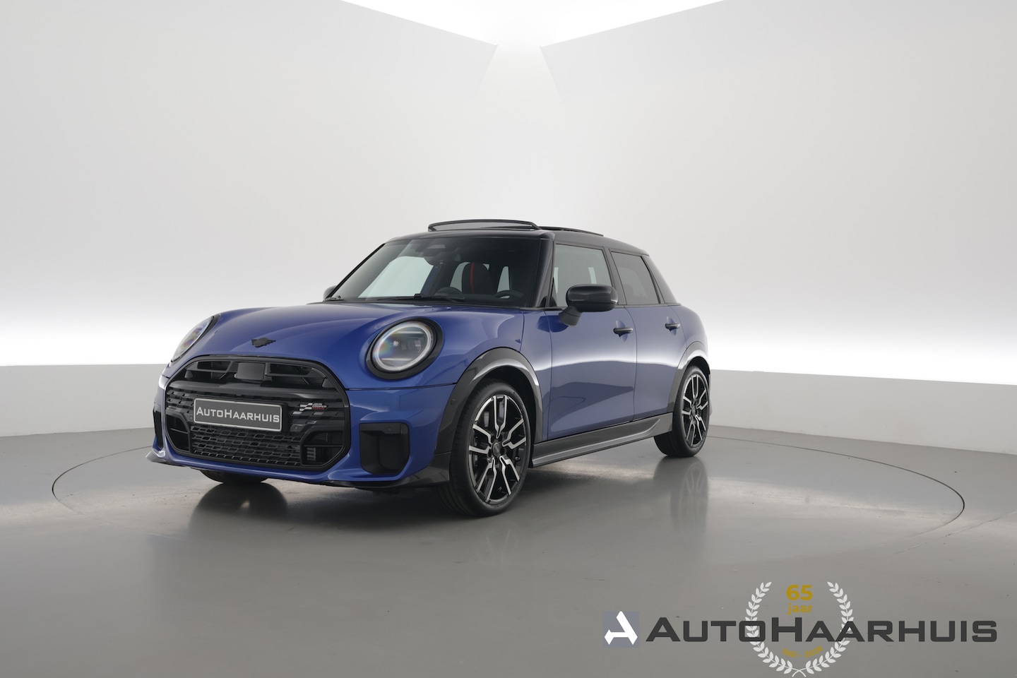 MINI 5-Deurs - 1.5 Cooper C John Cooper Works | Pano | HUD | Stoel- Stuurverw. | Blazing Blue | 18'' LMV - AutoWereld.nl