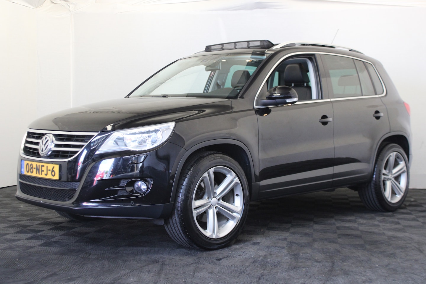 Volkswagen Tiguan - 2.0 TSI Sport&Style 4Motion |Pano|Stoelverw.| - AutoWereld.nl