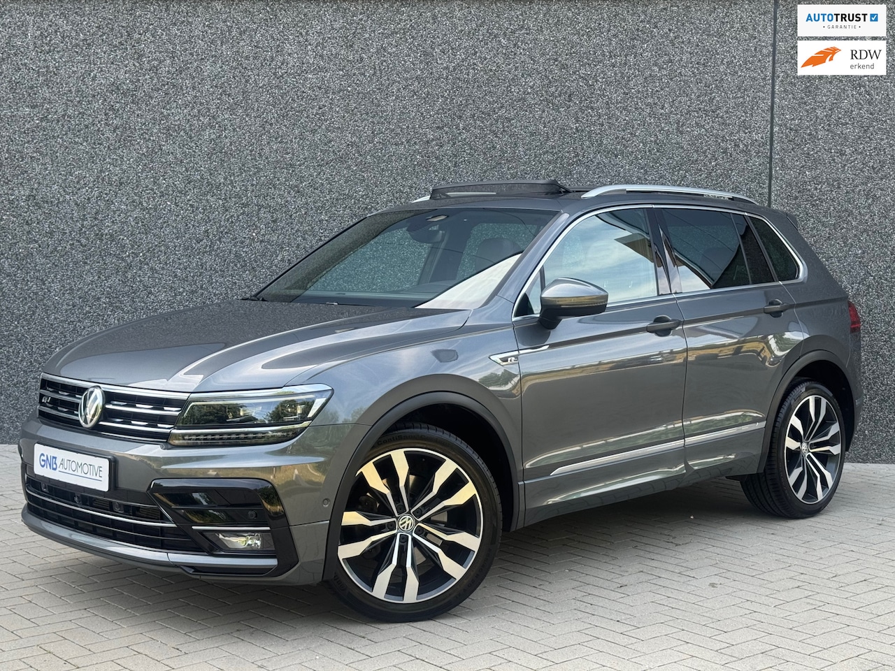 Volkswagen Tiguan - 2.0 TSI 4Motion 3X R-Line | Pano | Carplay | Head-up | Trekhaak | 230PK | Dynaudio | Rijst - AutoWereld.nl