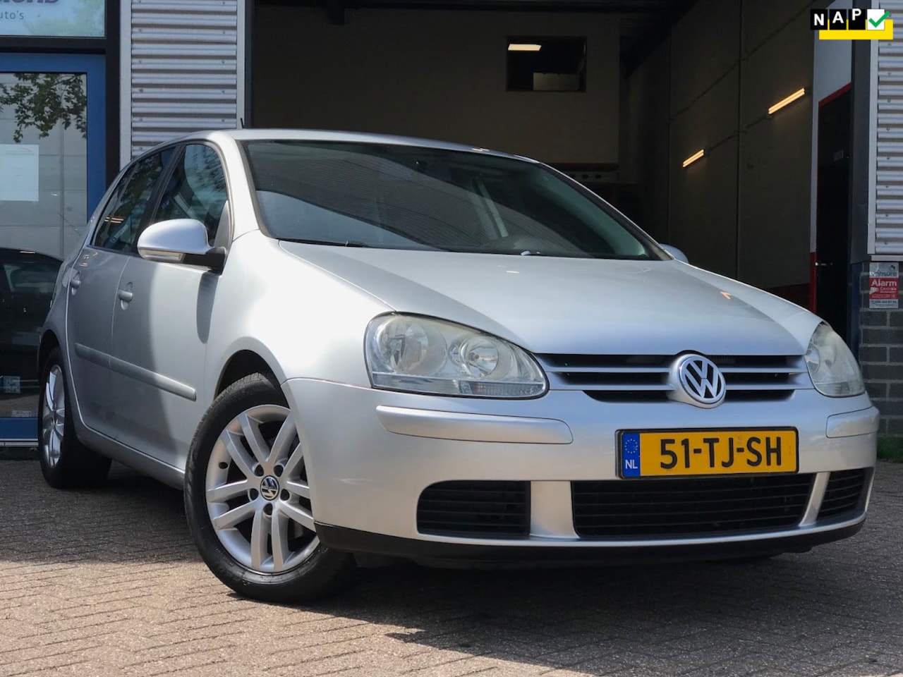 Volkswagen Golf - 1.6 FSI Optive|Airco|Trekhaak|Nap - AutoWereld.nl