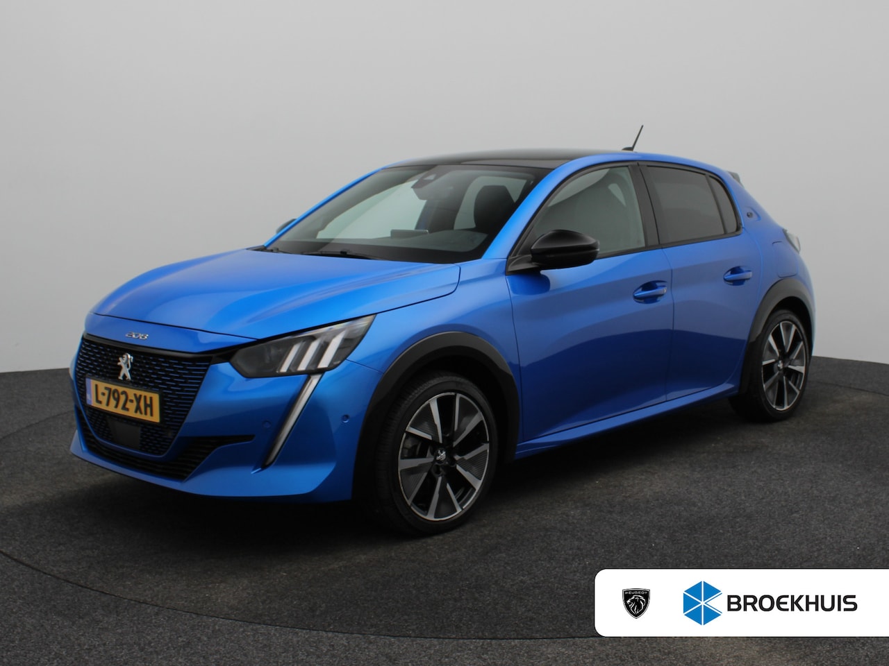 Peugeot e-208 - EV GT 350 50 kWh | 89% SOH | Panormadak | Camera | Parkeersensoren | Keyless | Dodehoekbew - AutoWereld.nl