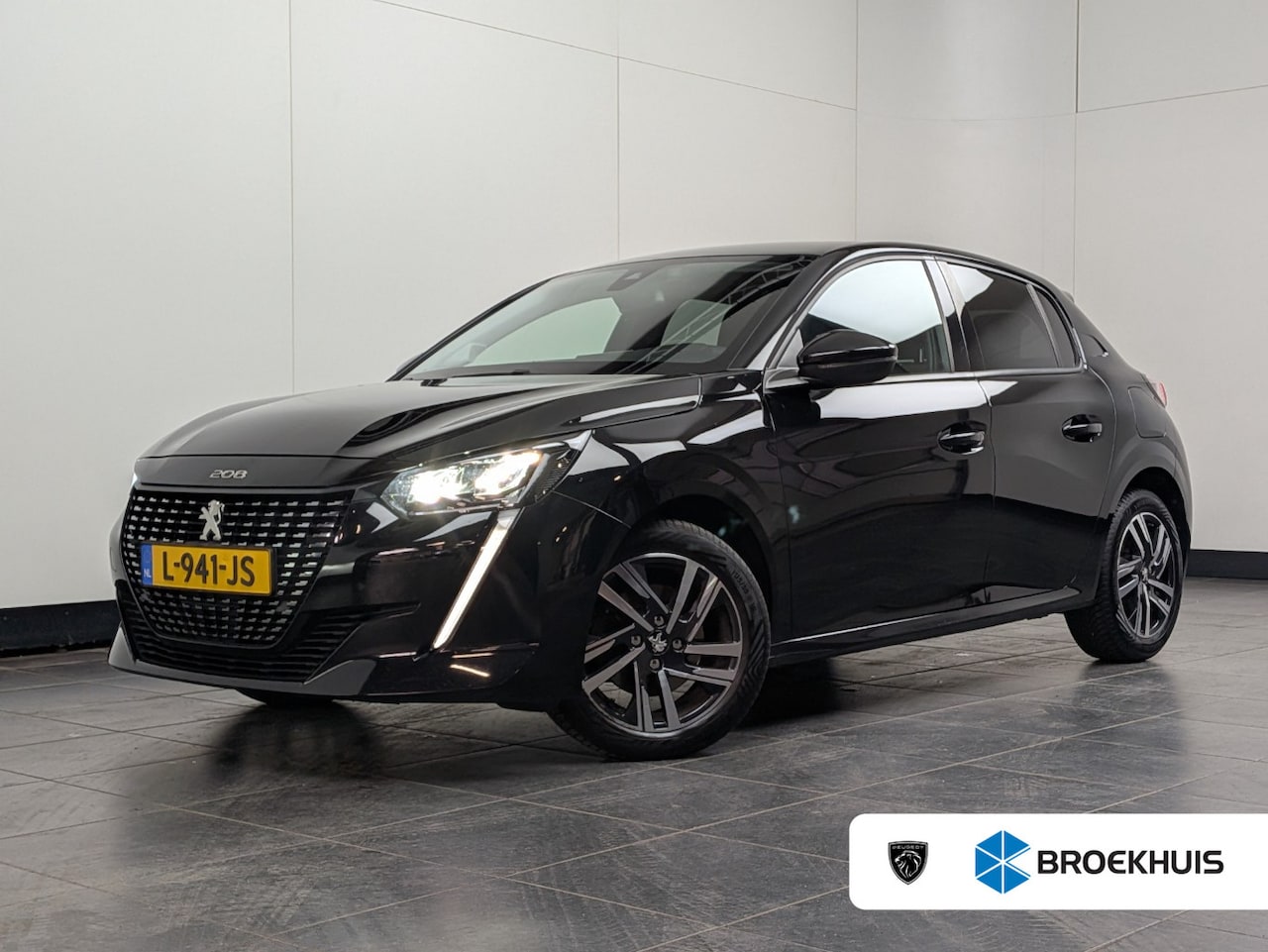 Peugeot 208 - 1.2 PureTech Blue Lease Allure Airco | Camera | Cruise Control | DAB | Keyless Start | LMV - AutoWereld.nl