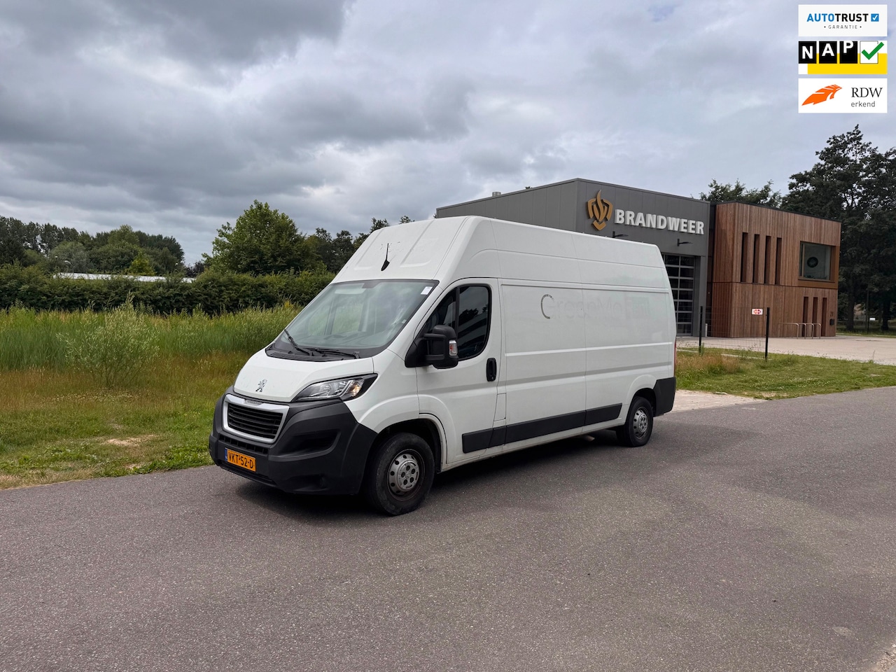 Peugeot Boxer - 335 2.2 BlueHDi 140 L3H3 Premium 335 2.2 BlueHDi 140 L3H3 Premium - AutoWereld.nl