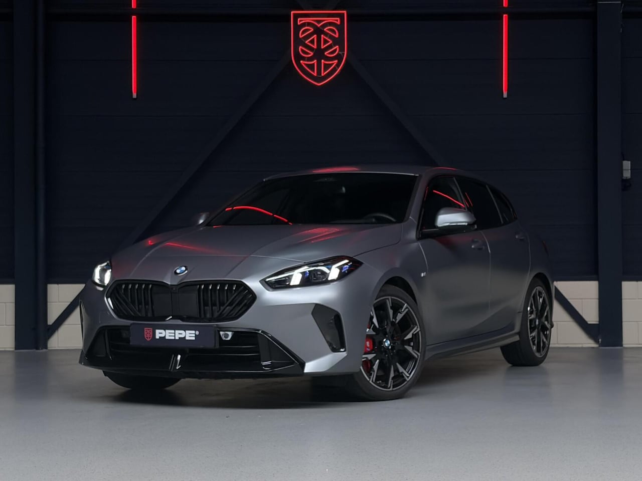 BMW 1-serie - 120i M Sport Design |HUD|H&K|360°|STUUR-STOELVERW. - AutoWereld.nl