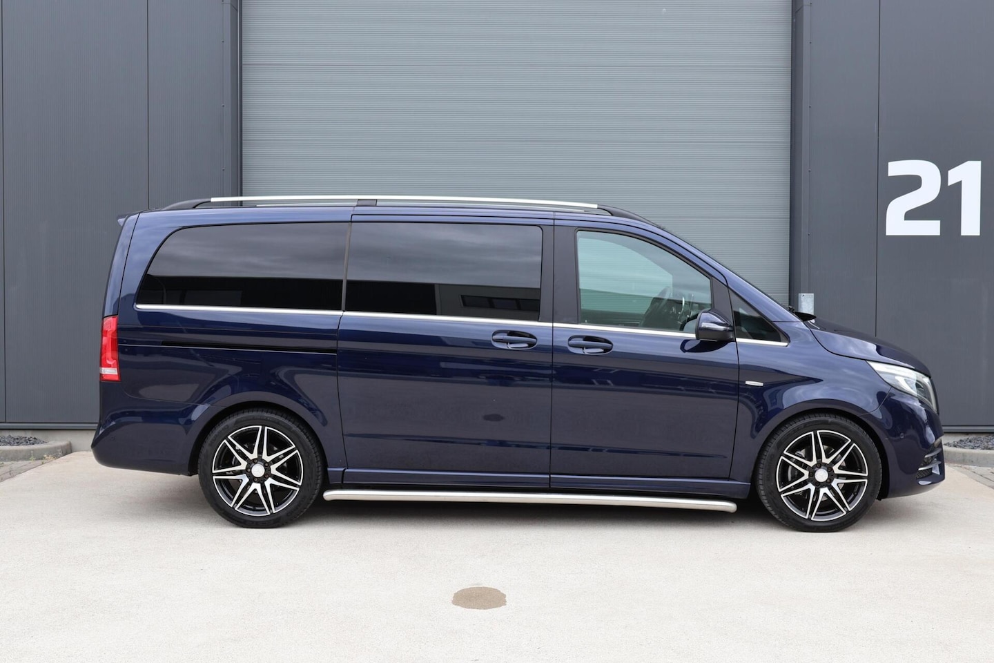 Mercedes-Benz V-klasse - 250d Lang DC Edition / AMG line / Stoelventilatie / Stoelverwarming / 2x Scuifdeur / Maest - AutoWereld.nl