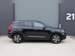 Volvo XC40 - 2.0 B3 Plus Dark / Panoramadak / Memory Stoelen / Harman Kardon / Keyless-Go / Stuurwielve