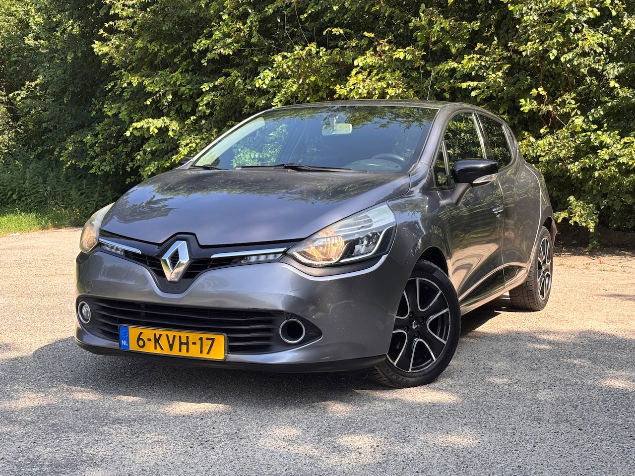 Renault Clio - 0.9 TCe Expression | Cruise + Navi + Airco Nu € 3.950,- !!! - AutoWereld.nl