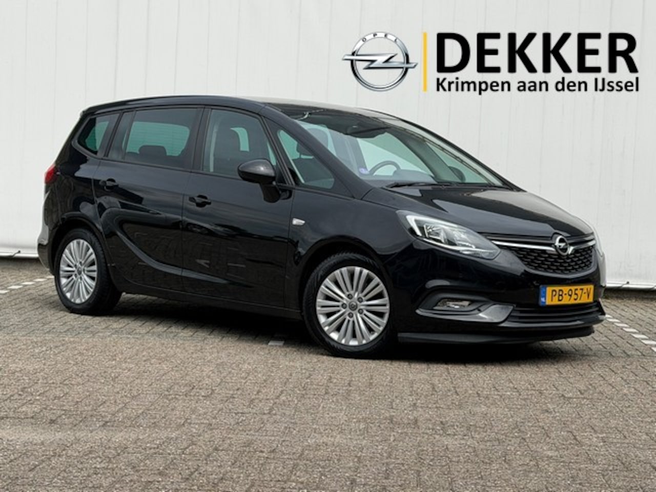 Opel Zafira Tourer - 1.4 Turbo Business+ 7 Persoons met Navi/Camera, Trekhaak, All Season, Dealer onderhouden! - AutoWereld.nl
