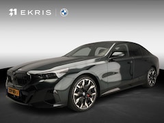 BMW 5-serie - Sedan 520i | M-Sportpakket | Individual uitv. | LED | Leder | Navigatie | Panoramadak | Sp