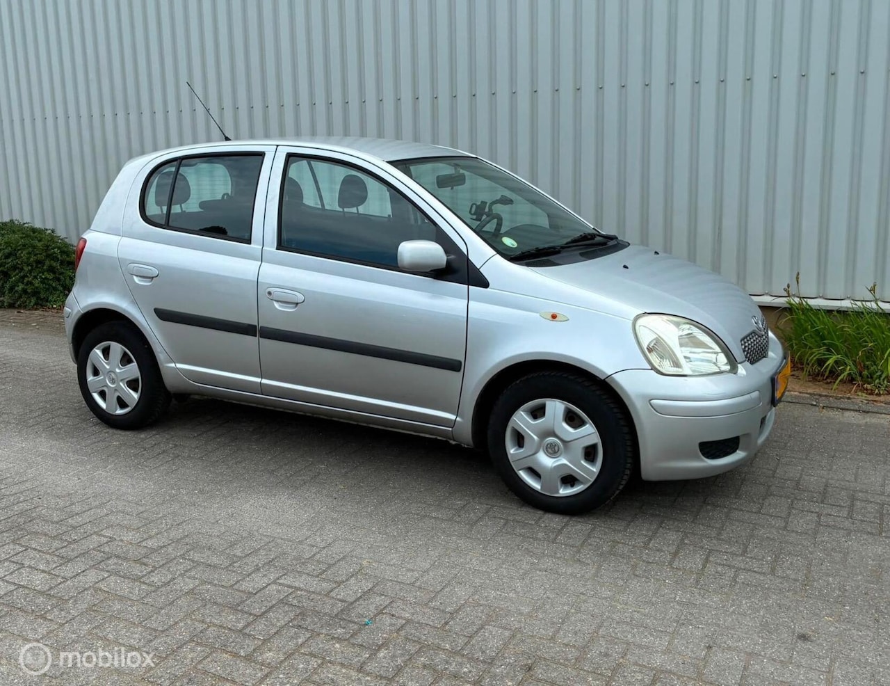 Toyota Yaris - 1.3 16V VVT-i Linea Sol AIRCO 5-DEURS - AutoWereld.nl