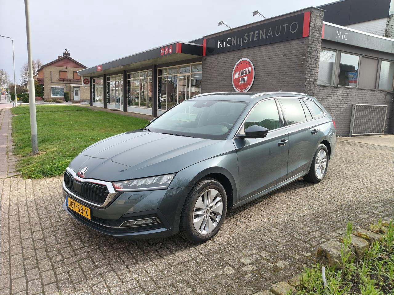 Skoda Octavia Combi - 1.0 e-TSI Hybr BusEd. Navi, Dig.Displ,Camera - AutoWereld.nl