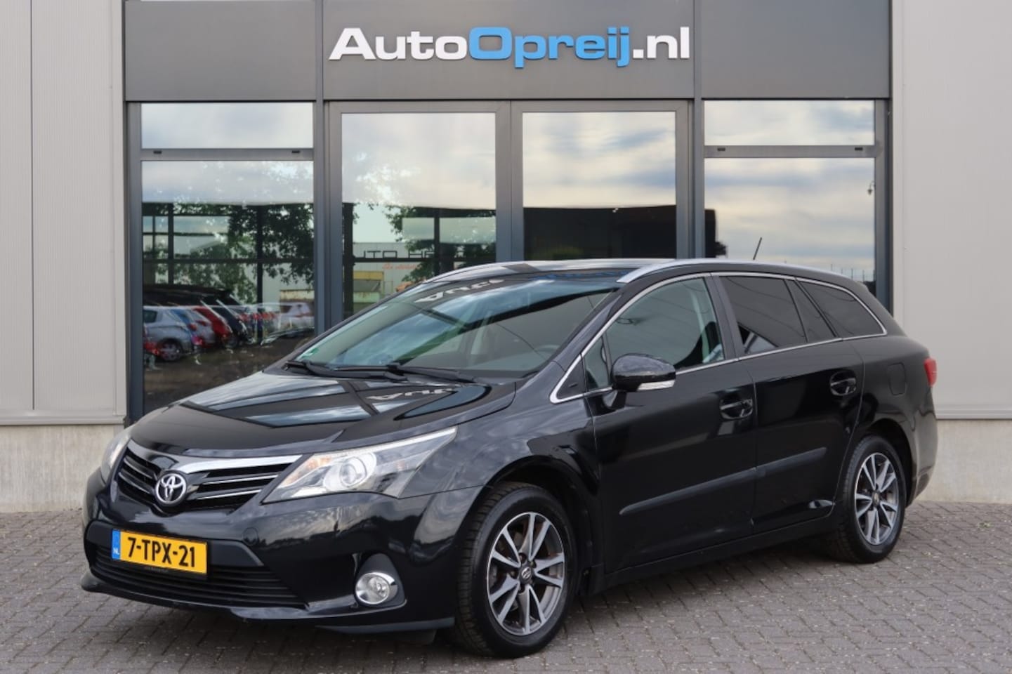 Toyota Avensis Wagon - Wagon 1.8 VVT-i Business 147pk Clima, NAVI, Camera, Trekhaak afnb. - AutoWereld.nl