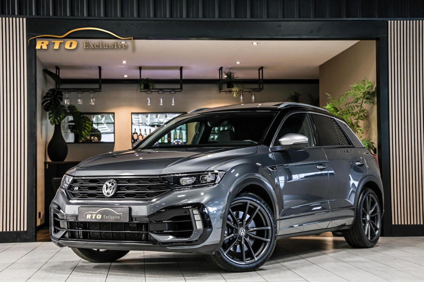Volkswagen T-Roc - 2.0 TSI 4Motion R|Akra|Pano|Afnb, Trekhaak|Camera|19'| - AutoWereld.nl