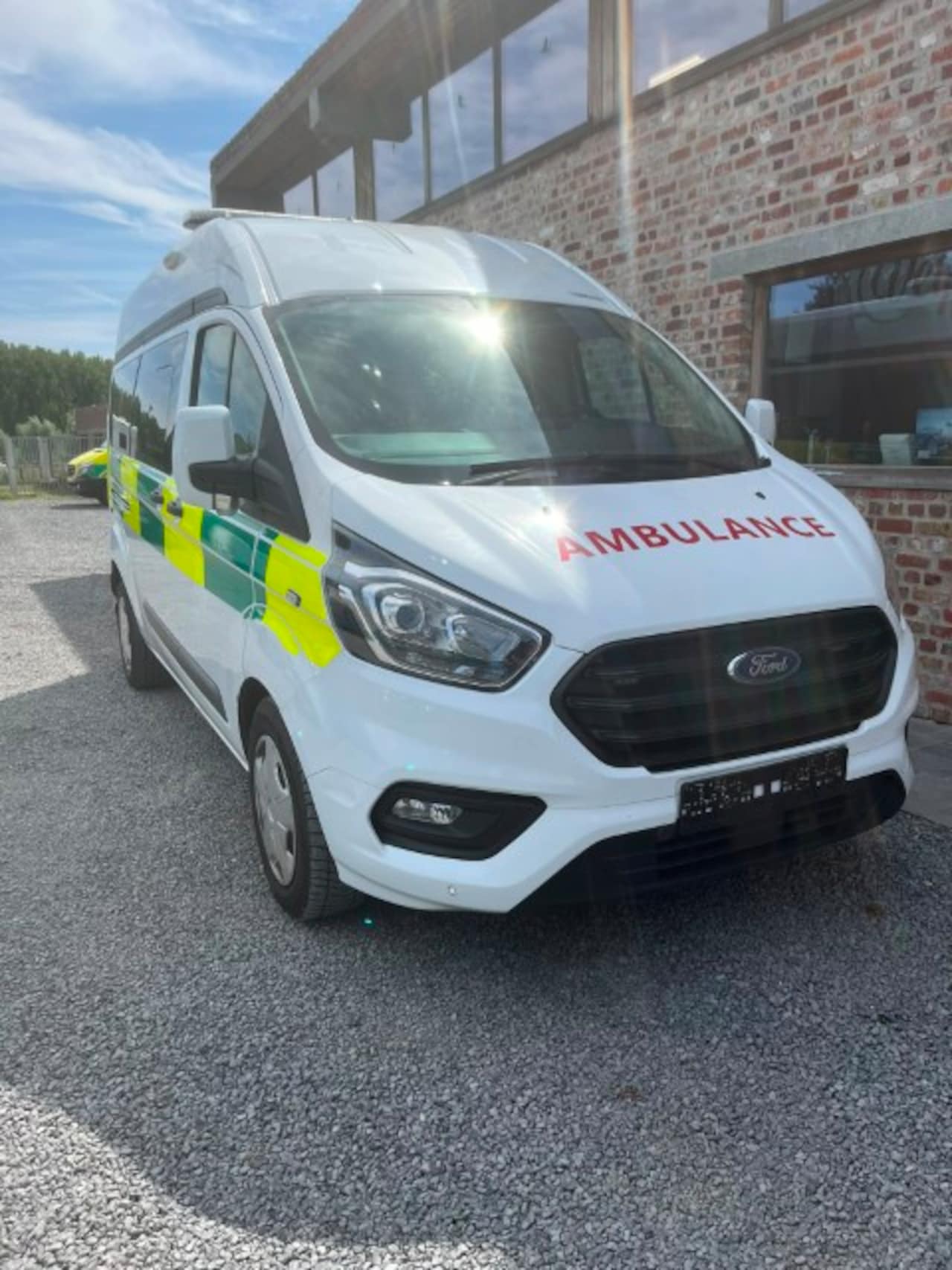 Ford Transit Custom - L2H2 Ambulance - AutoWereld.nl