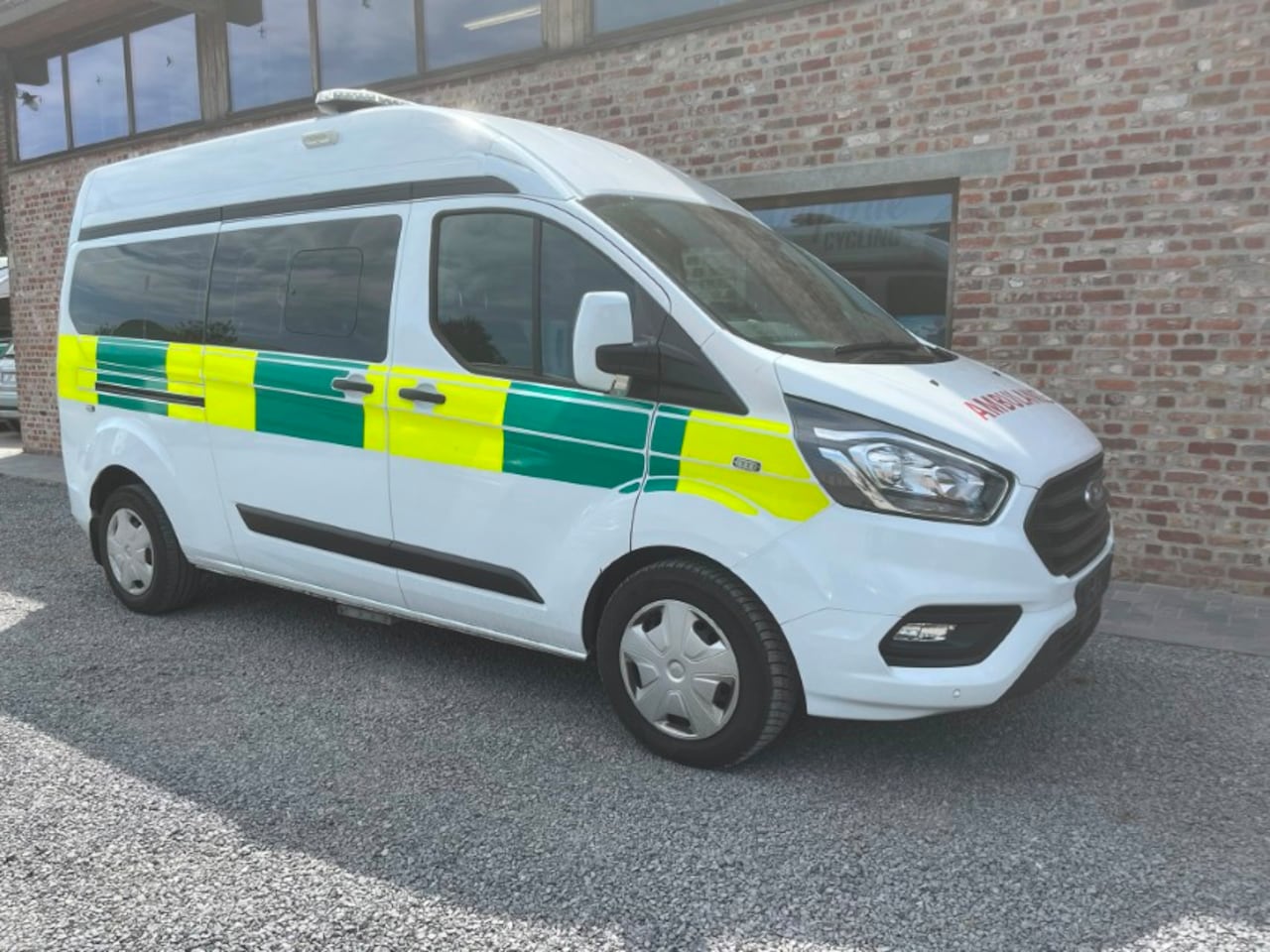 Ford Transit Custom - L2H2 Ambulance - AutoWereld.nl