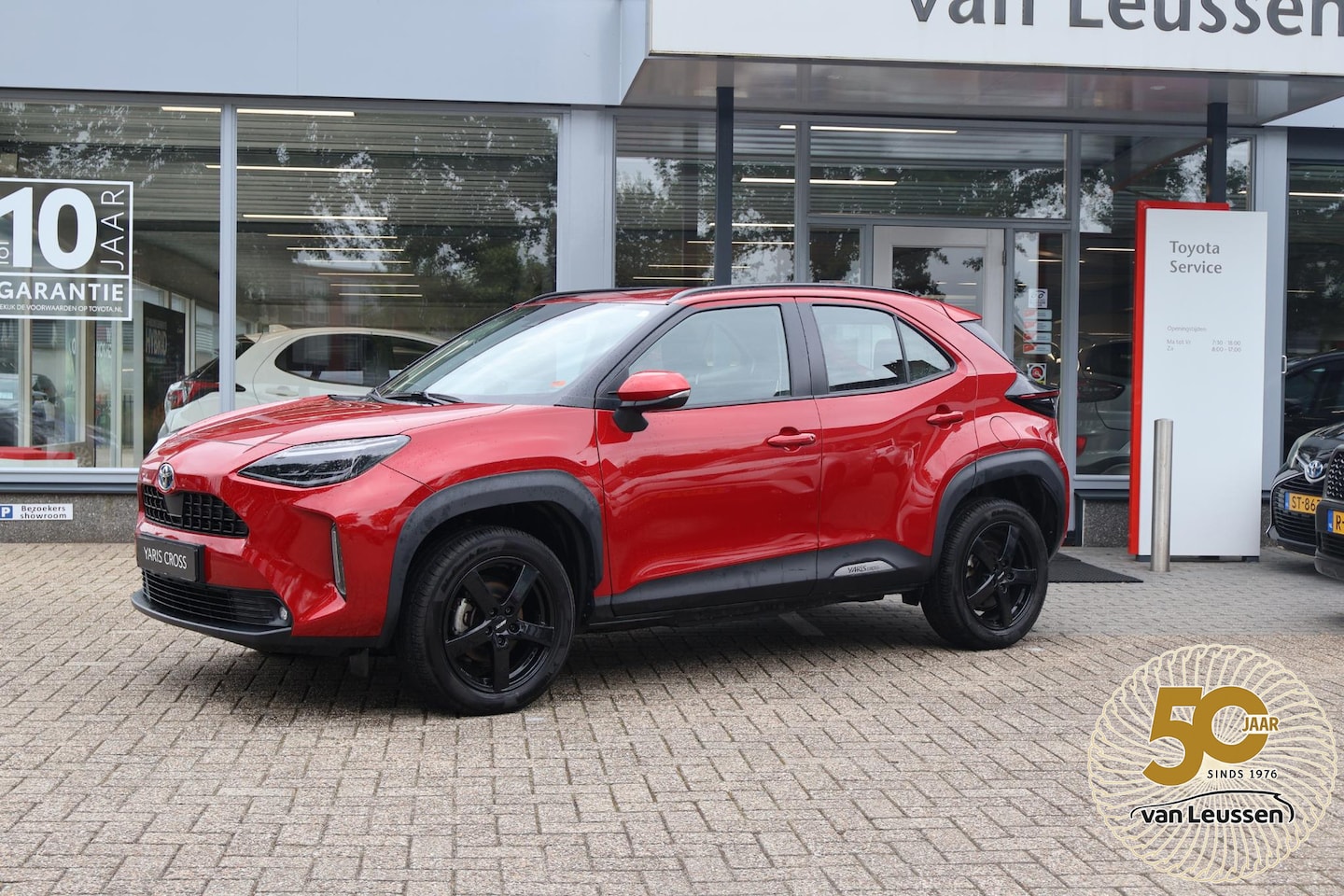 Toyota Yaris Cross - 1.5 HYBRID DYNAMIC STOEL/STUUR&WISSERVERW. LM-VELGEN AD-CRUISE LED NAVI - AutoWereld.nl