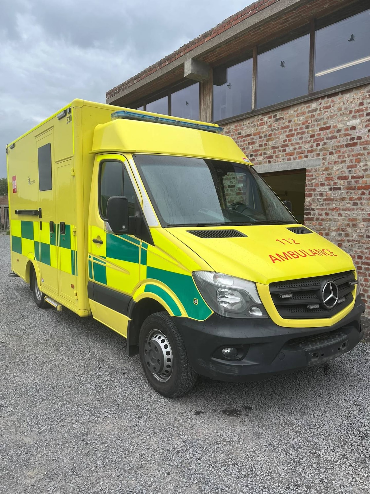 Mercedes-Benz Sprinter - 519 CDI Container Ambulance - AutoWereld.nl