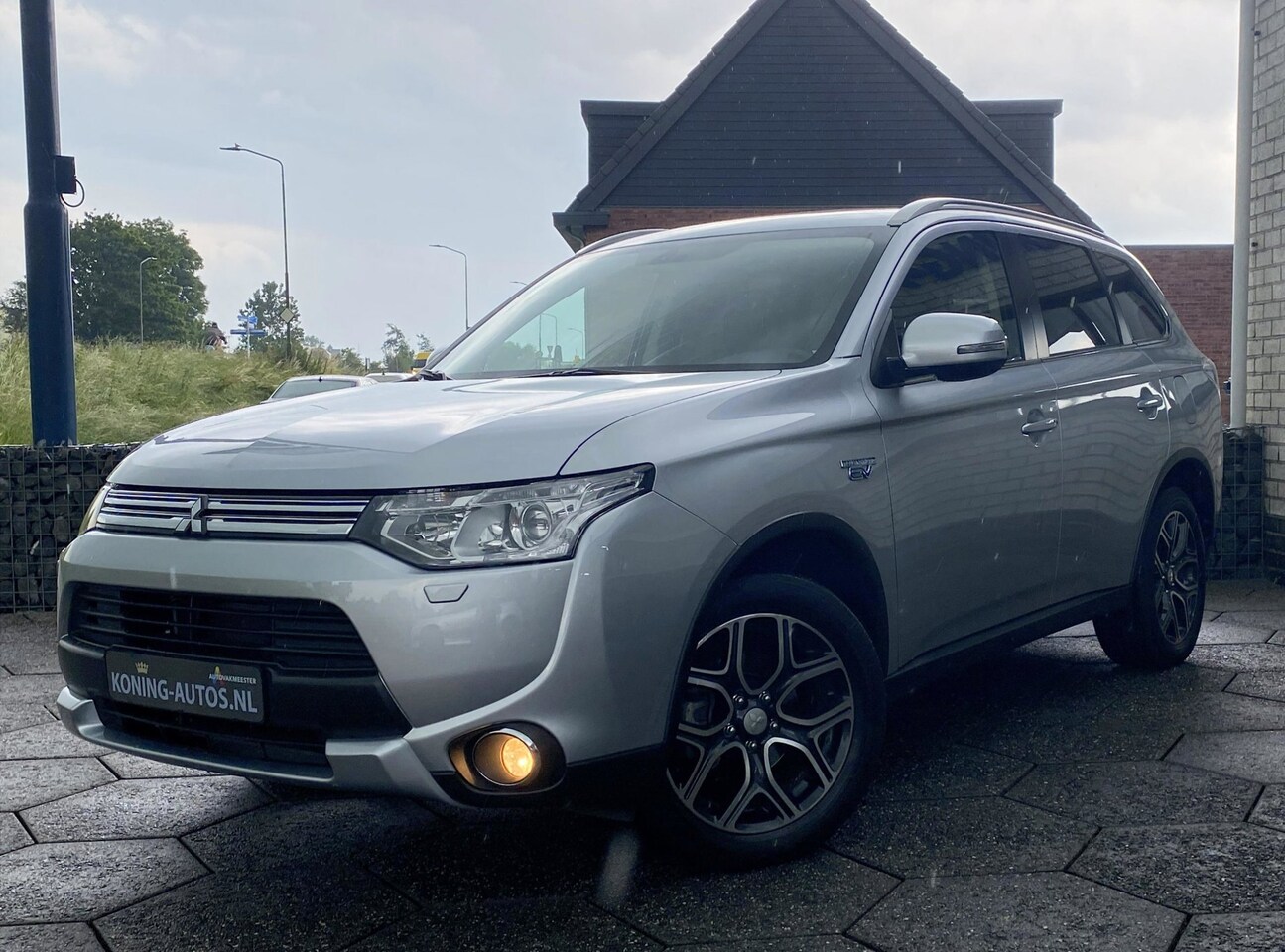 Mitsubishi Outlander - 2.0 PHEV Executive Edition X-Line/ 4WD/ Camera/ Standkachel/ Premium Audio - AutoWereld.nl
