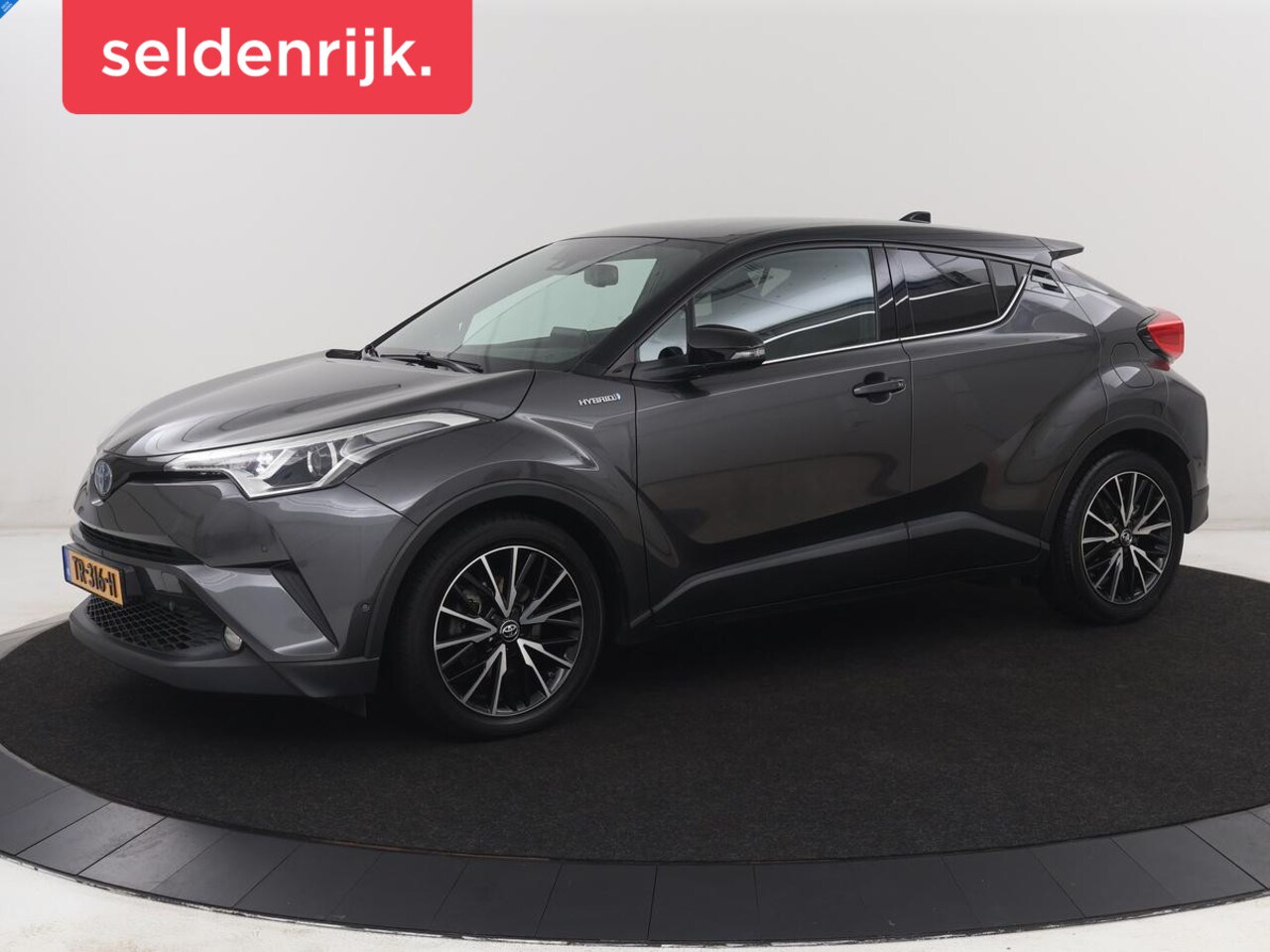 Toyota C-HR - 1.8 Hybrid Dynamic | Trekhaak | JBL sound | Adaptive cruise control | Climate control | Na - AutoWereld.nl