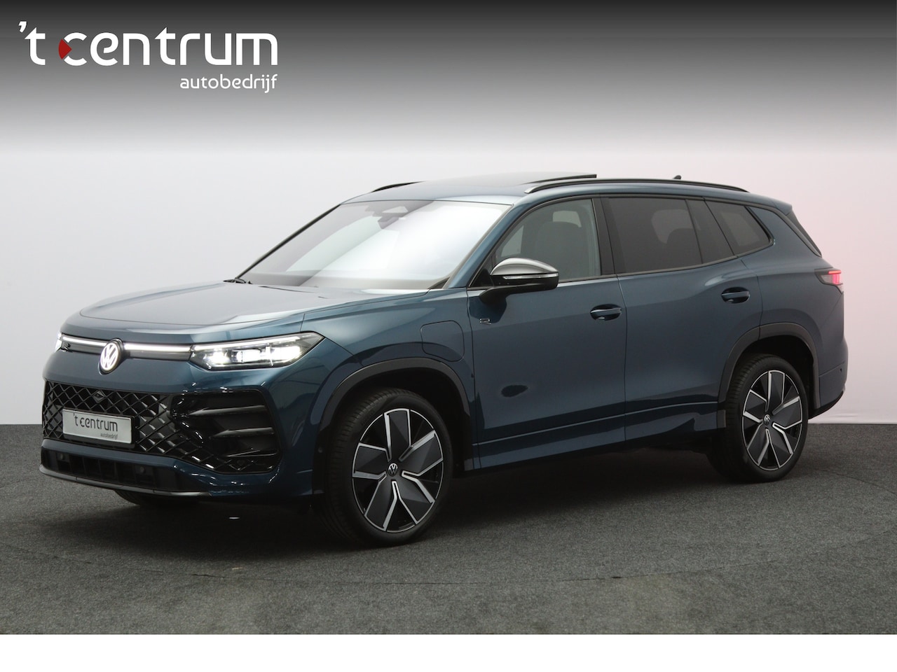 Volkswagen Tayron - 1.5 eHybrid 272 PK R-Line Edition PHEV, Panoramadak, Trekhaak, H/K Sound, Leder - AutoWereld.nl