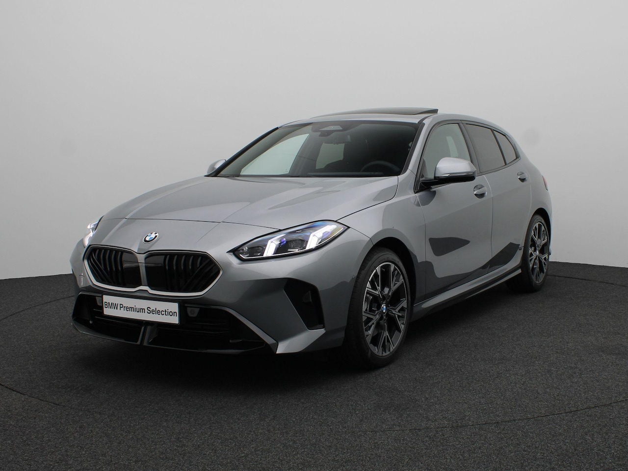 BMW 1-serie - 120 M Sportpakket | Glazen panoramadak | Comfort Access | Achteruitrijcamera | Elektrisch - AutoWereld.nl