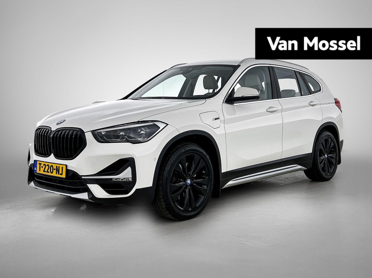 BMW X1 - xDrive25e High Executive | Automaat | Leder | Parkeer sensoren | Navigatie | Cruise contro - AutoWereld.nl