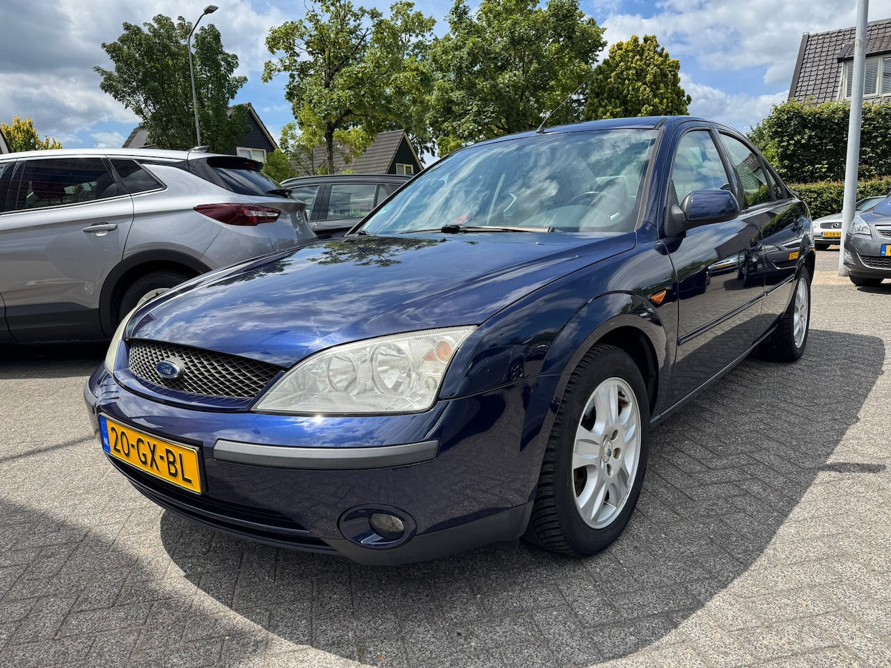 Ford Mondeo - 2.0-16V Ghia Automaat,Airco,Cruise,Nap,Trekhaak - AutoWereld.nl