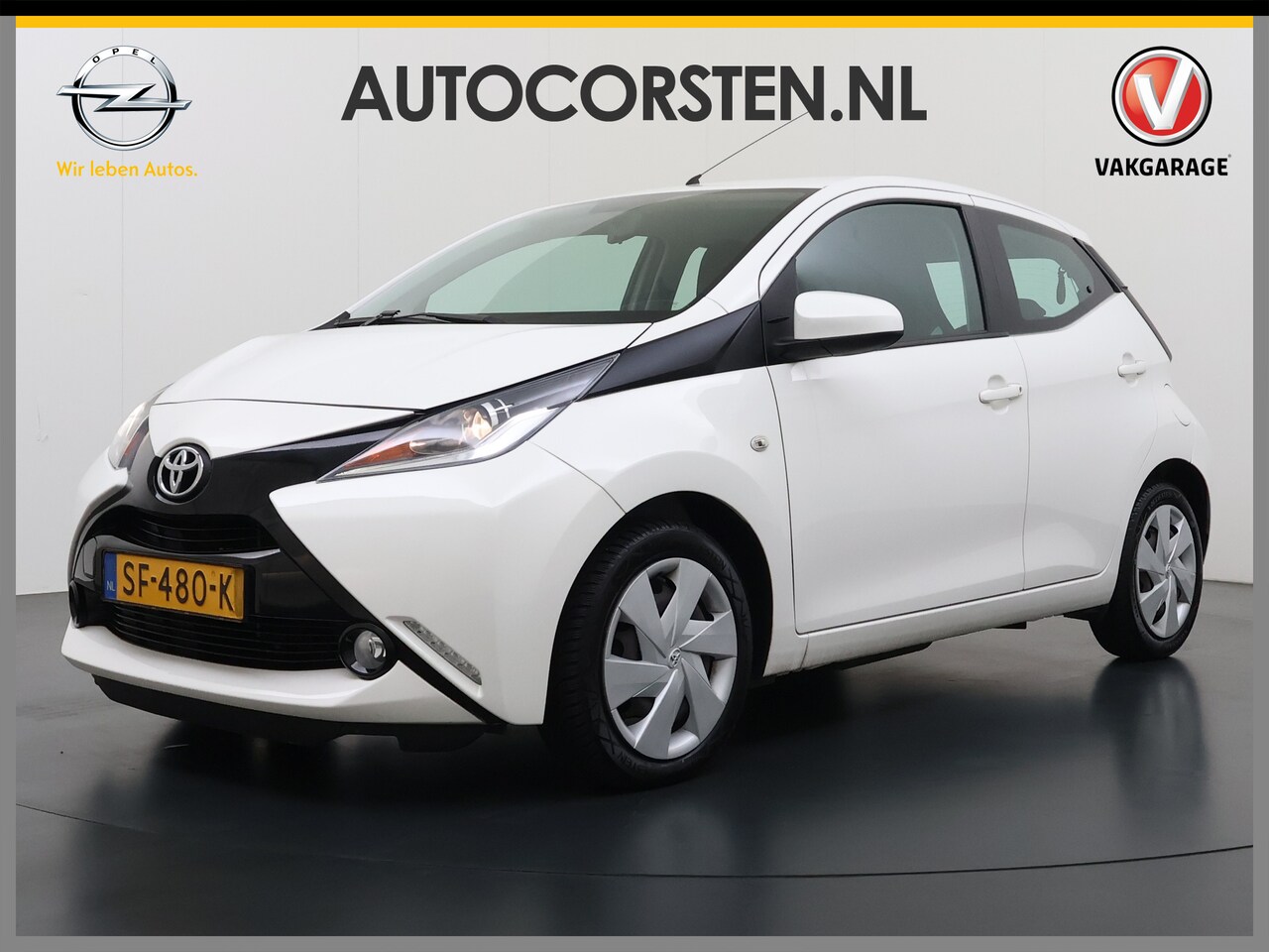 Toyota Aygo - 1.0 VVT-i 70PK 5Drs Navi Camera Airco Cruise Control Bluetooth x-play Led Isofix Origineel - AutoWereld.nl