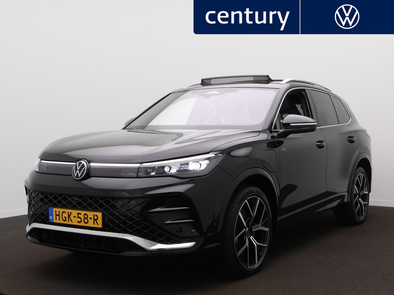 Volkswagen Tiguan - 1.5 eHybrid R-Line Edition Panoramadak - Trekhaak - Camera - 20 Inch - Matrix LED koplampe - AutoWereld.nl